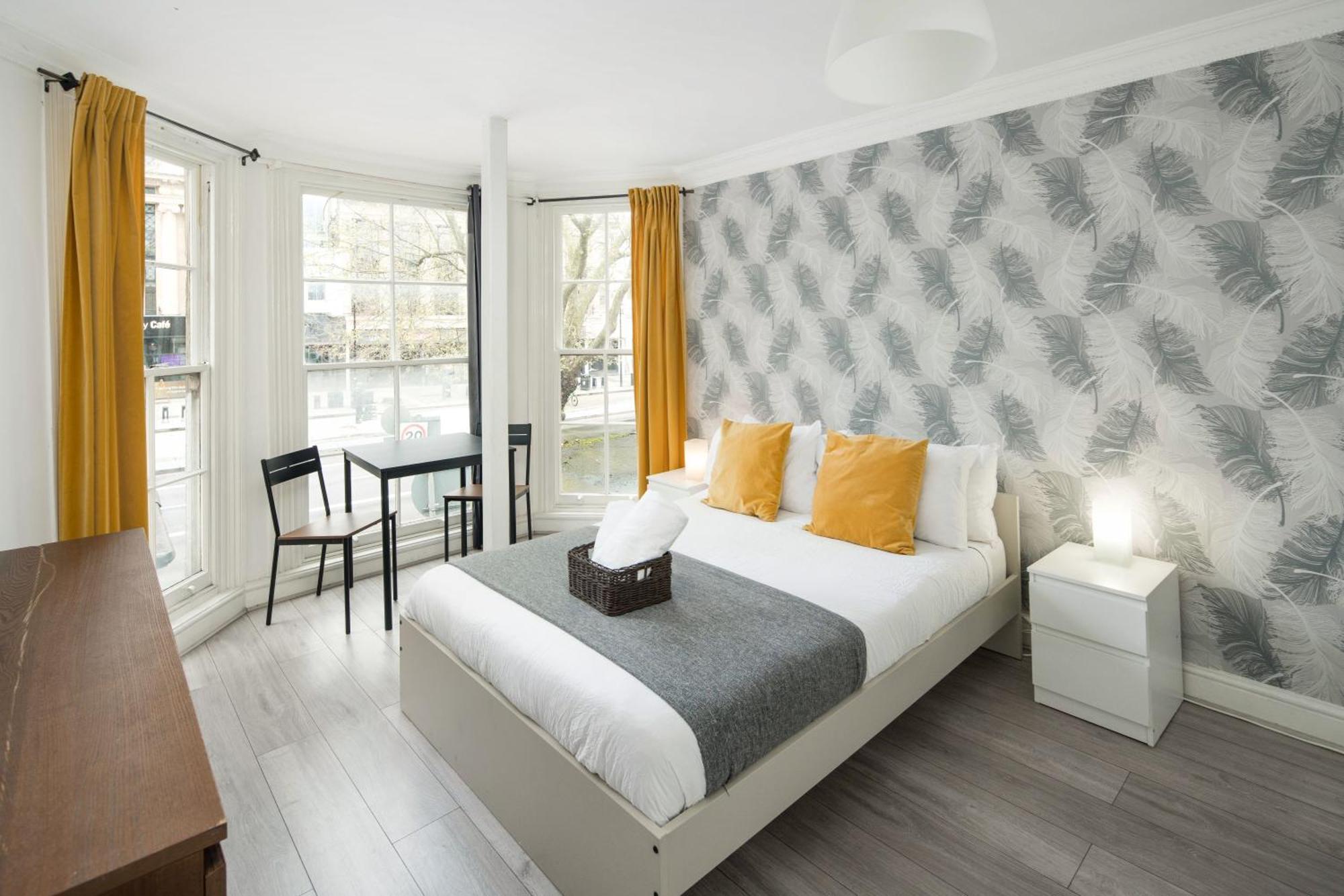Private Double Room Shared Bathroom Near City Centre London Exterior foto