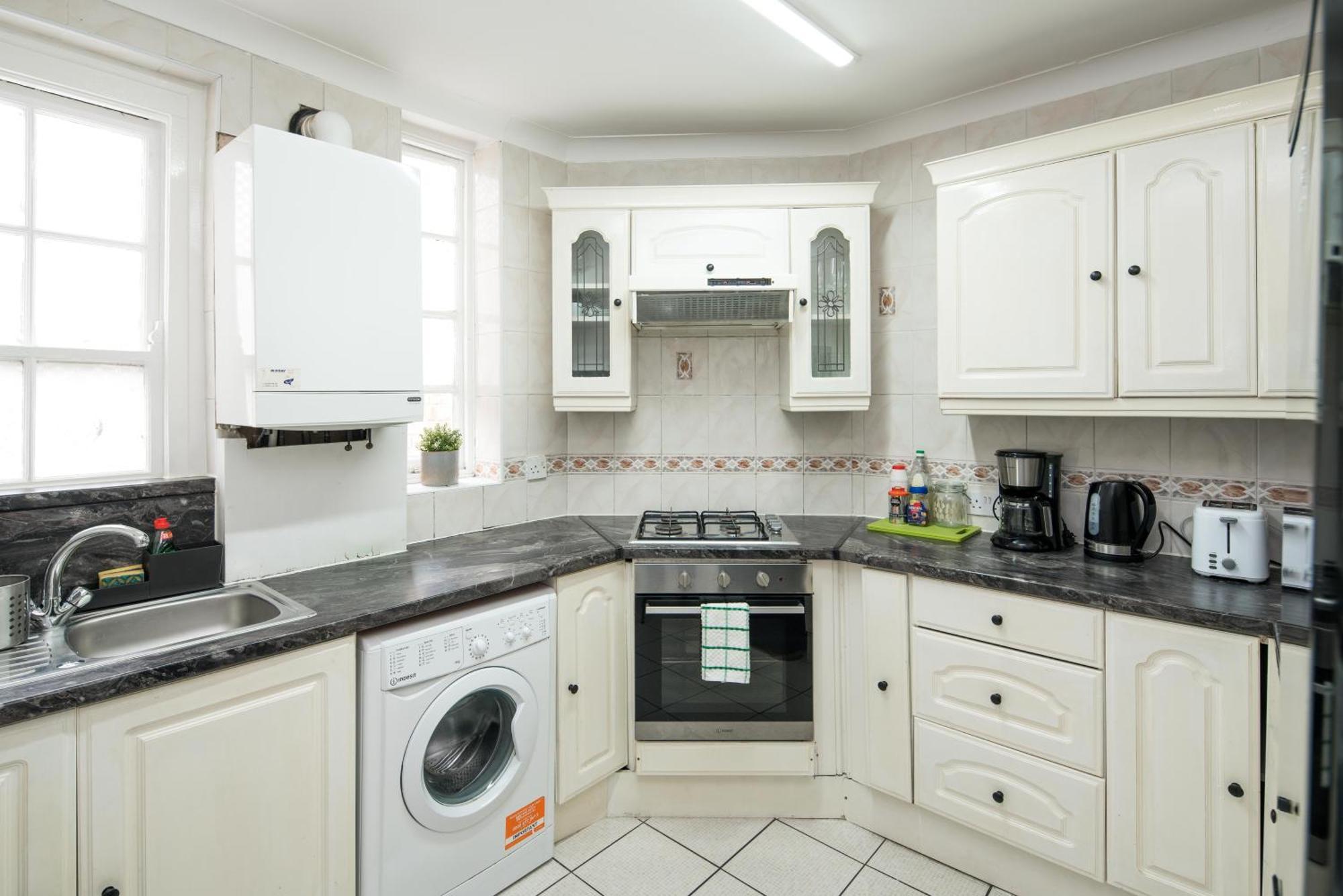 Private Double Room Shared Bathroom Near City Centre London Exterior foto