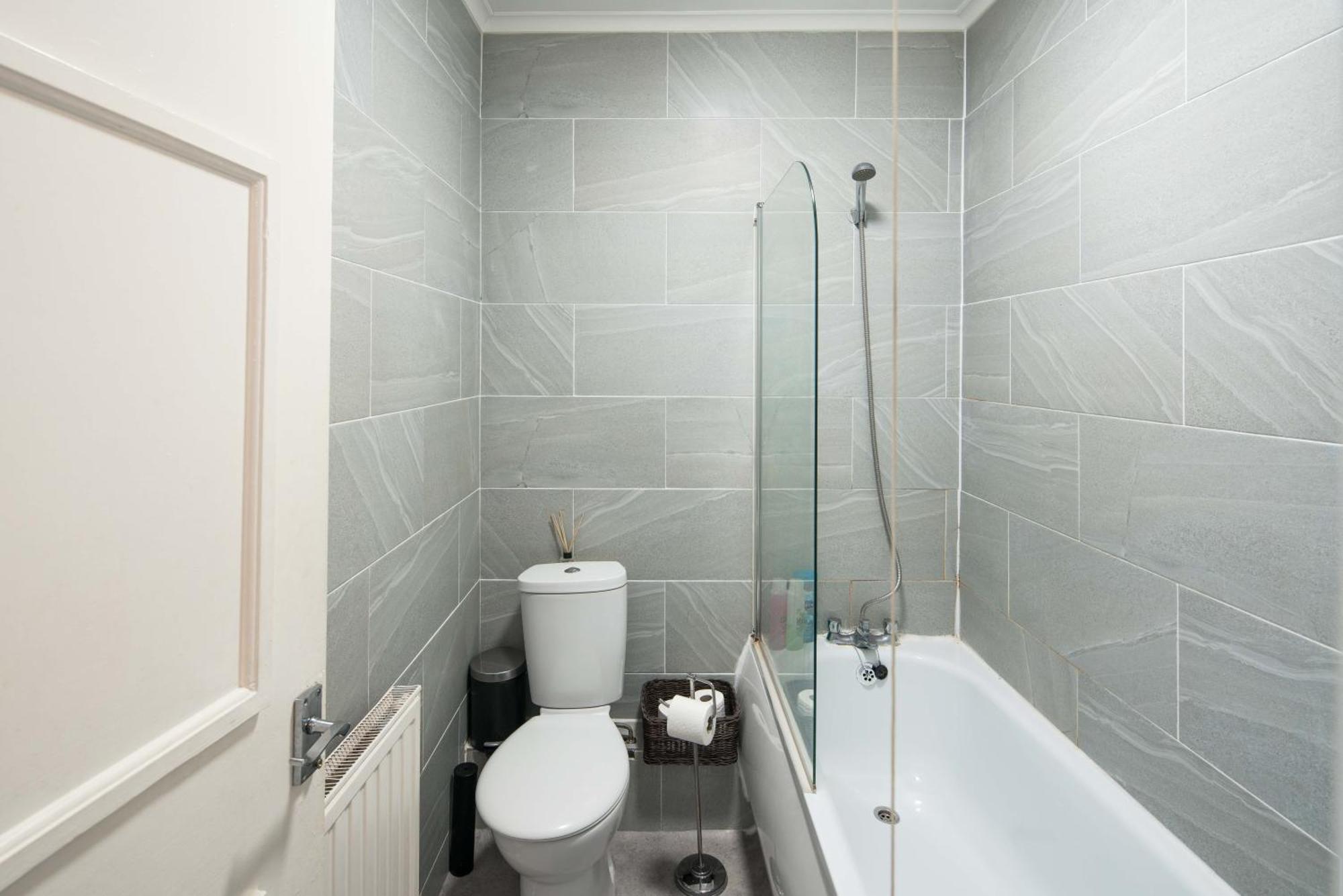 Private Double Room Shared Bathroom Near City Centre London Exterior foto