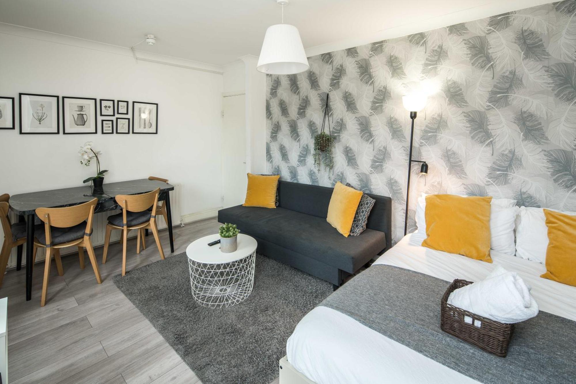 Private Double Room Shared Bathroom Near City Centre London Exterior foto