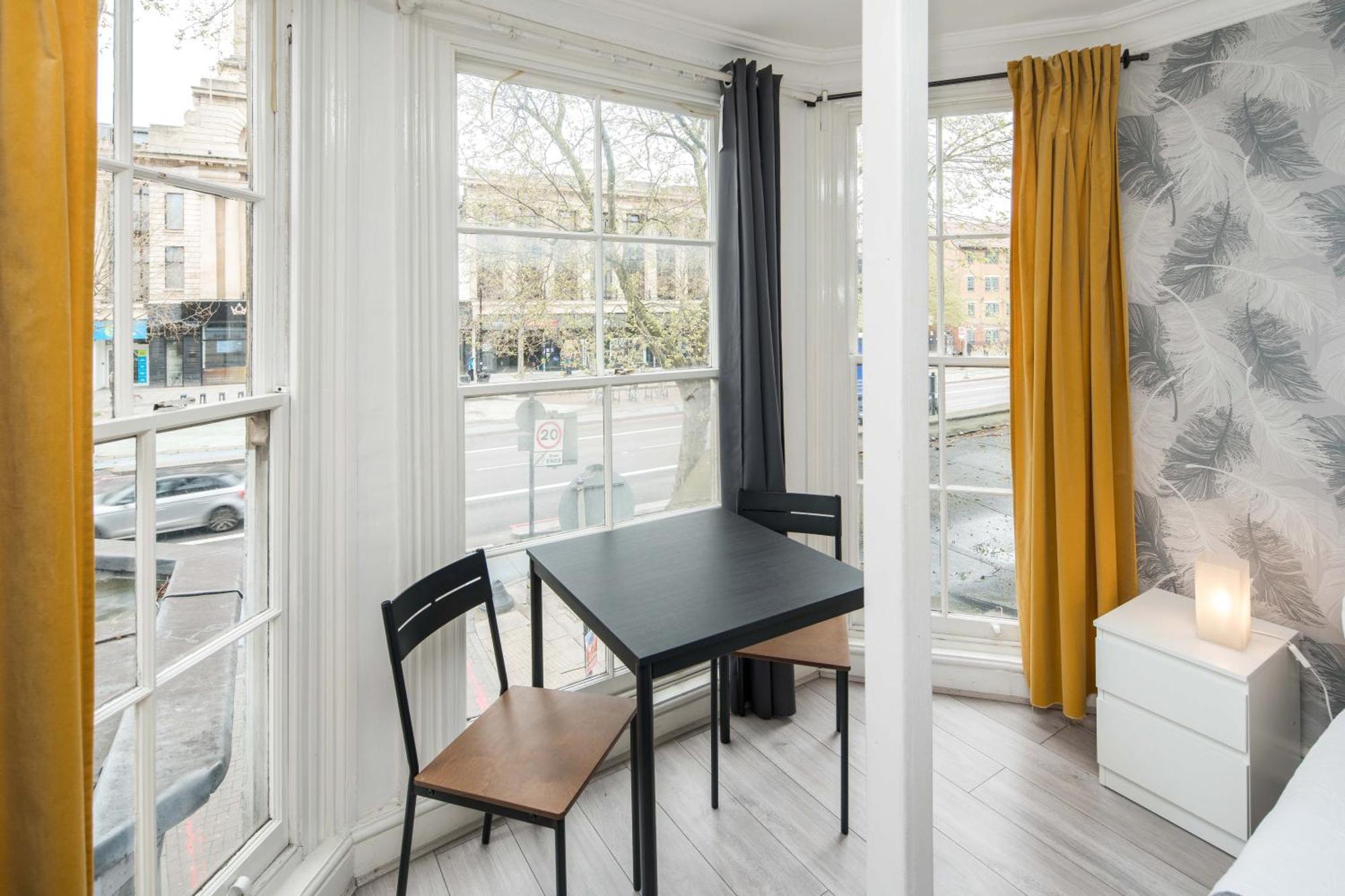 Private Double Room Shared Bathroom Near City Centre London Exterior foto