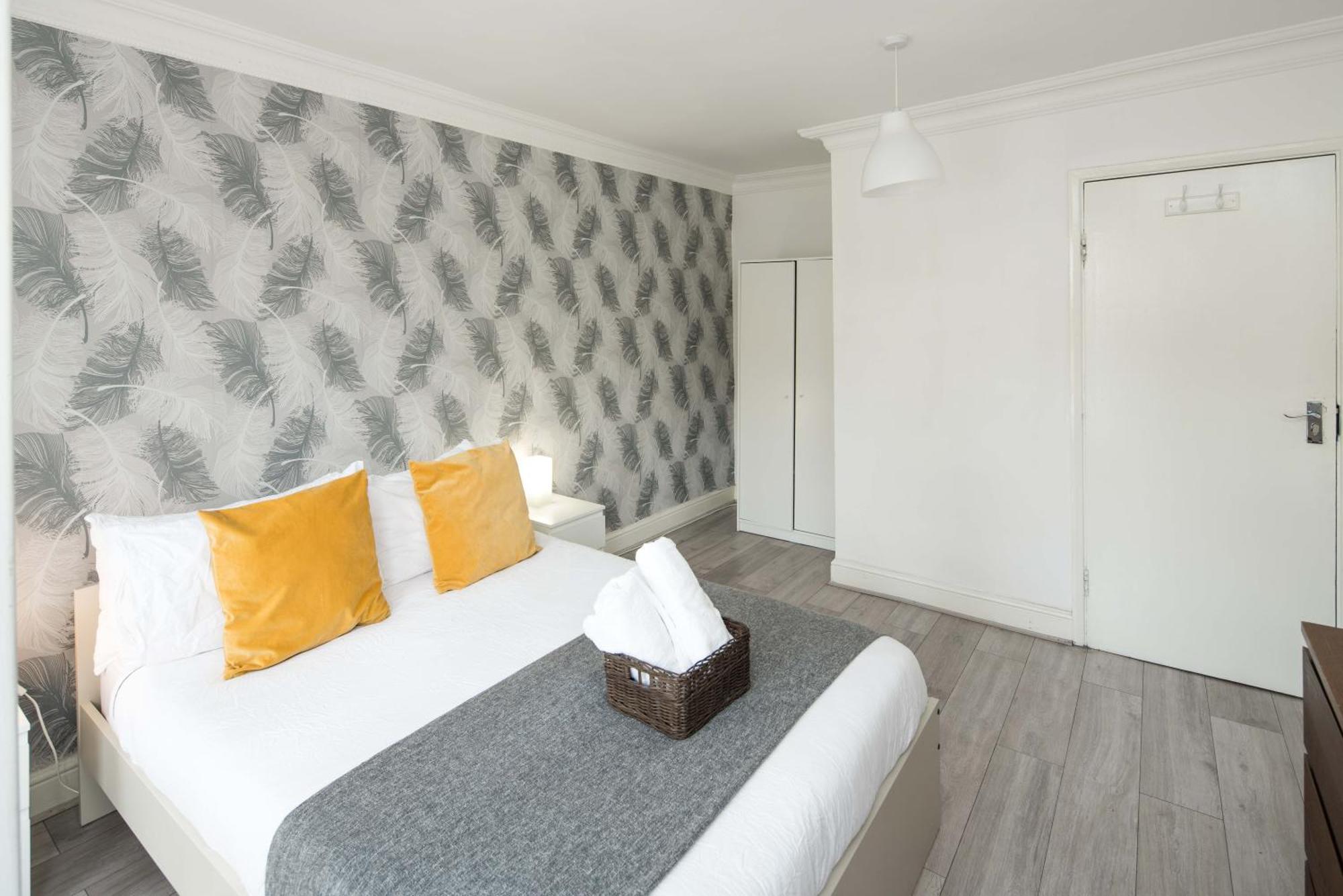 Private Double Room Shared Bathroom Near City Centre London Exterior foto